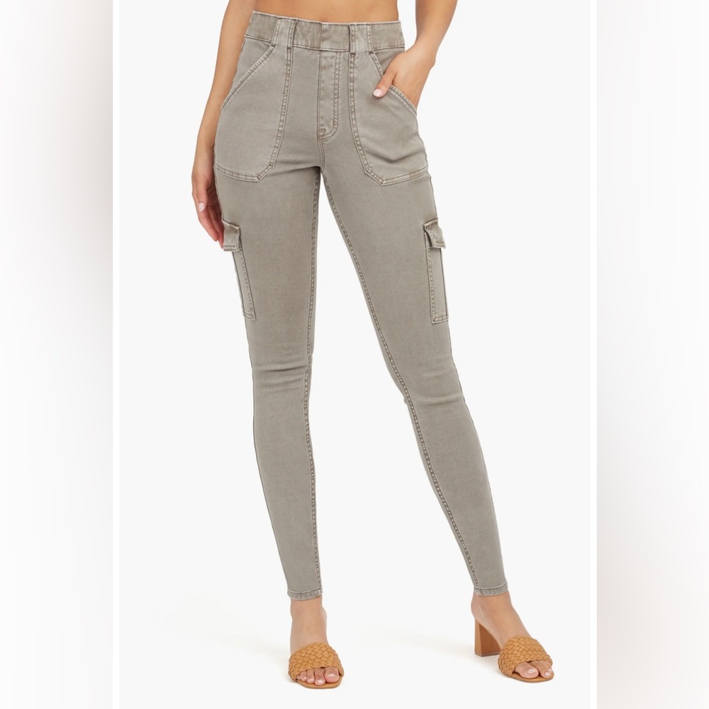 SPANX Stretch Twill Ankle Cargo Pants Color Desert Dune -SIZE M
